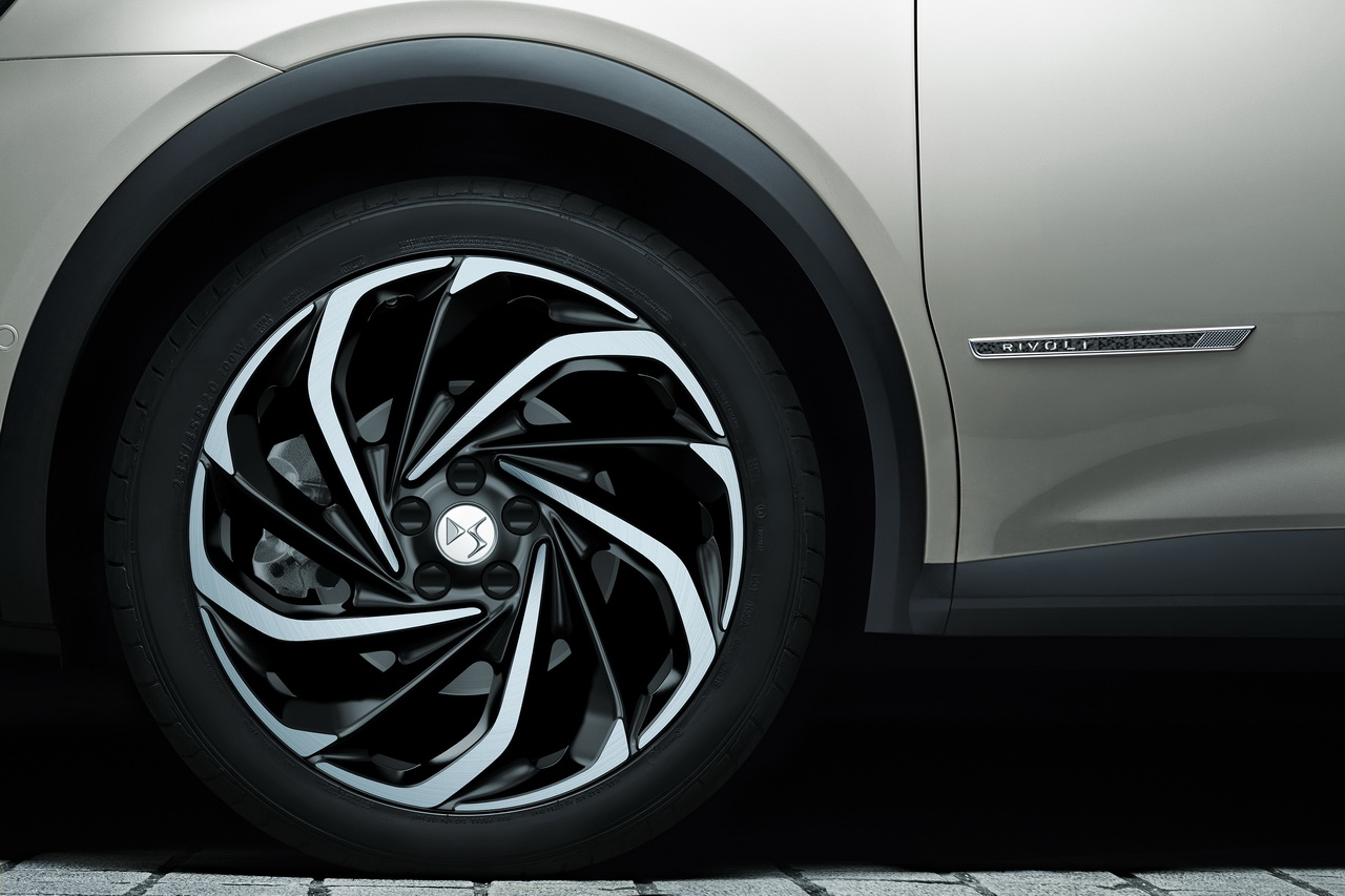 DS 7 Crossback E-TENSE 4×4:  a worthy German rival?