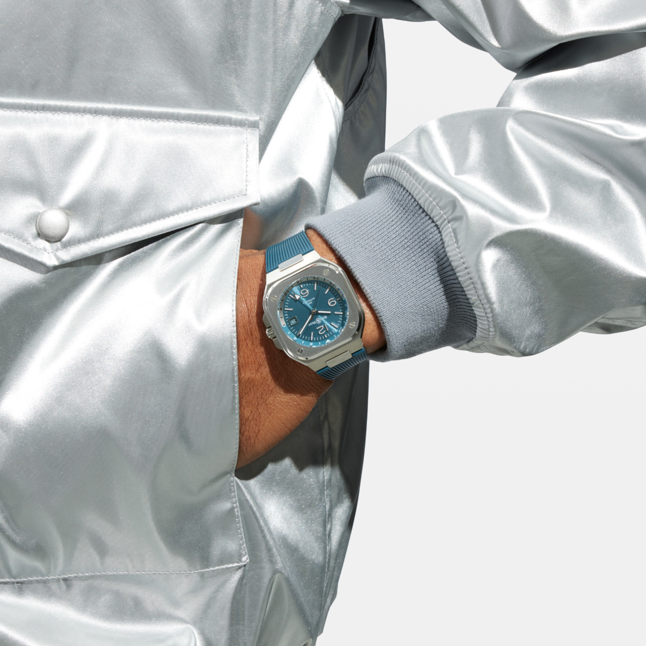 Between the sky and earth: the New BR 05 GMT Sky Blue from Bell & Ross