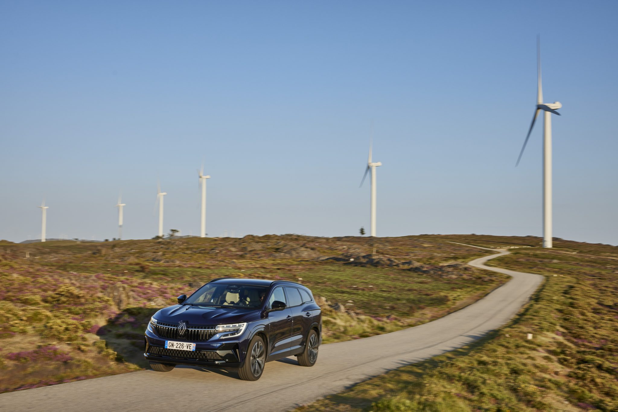 Renault Espace Esprit Alpine E-Tech Full Hybrid : New Face of the Large Family Car