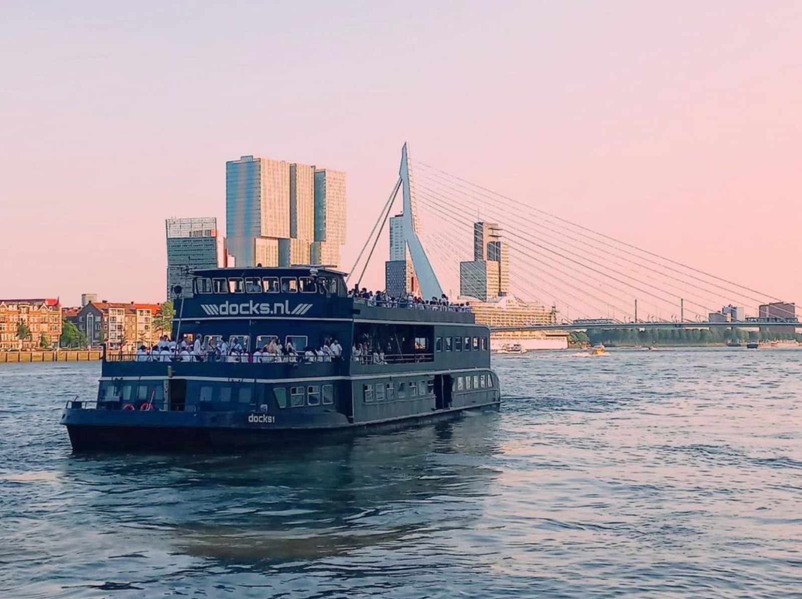 Dance Aboard: A ’90s Cruise Extravaganza with Thé Dansant