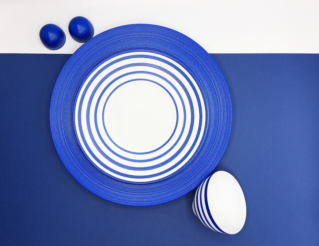 Coquet. Stripes in the Light of Summer Tables