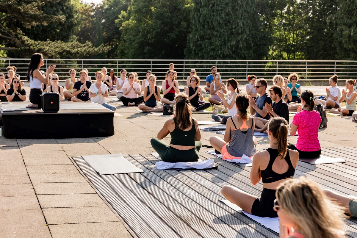 Sunset Yoga at David Lloyd Sterrebeek Brings Wellbeing Outdoors This Summer